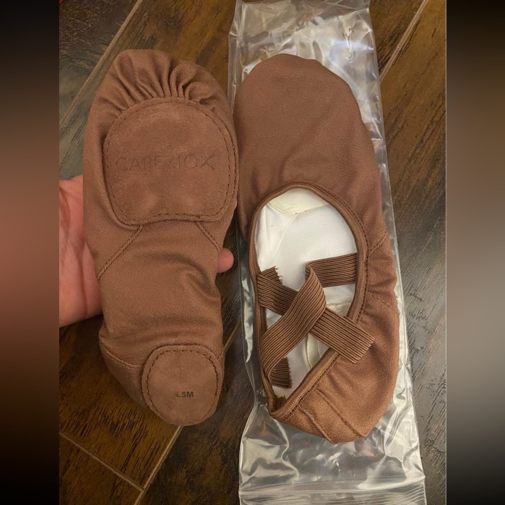 CAPEZIO | Brand new brown ballet slippers - check shoe sizing (differs from reg)